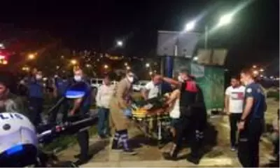 İzmir'de çiçekçiler arasında bıçaklı kavga: 3 yaralı İzmir'de çiçekçiler arasında bıçaklı kavga: 3 yaralı