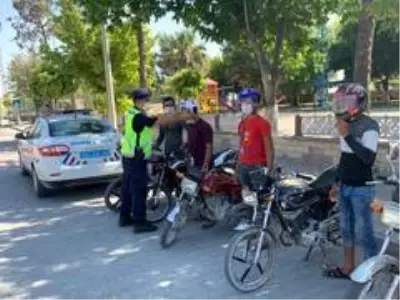 Jandarma sürücülerin hayatı için kolları sıvadı