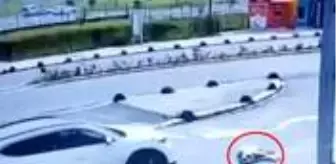 Maltepe Üniversitesi: Kan donduran görüntü! Vicdansız sürücü, yolda yatan köpeği böyle ezdi Maltepe Üniversitesi: Kan donduran görüntü! Vicdansız sürücü, yolda yatan köpeği böyle ezdi