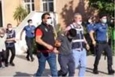 Kayıp olarak aranan zihinsel engelli kız, 23 saat sonra dövülmüş halde bulundu: 2 gözaltı(2) Kayıp olarak aranan zihinsel engelli kız, 23 saat sonra dövülmüş halde bulundu: 2 gözaltı(2)