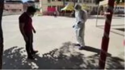 Korona virüs taramasında yılan paniği Korona virüs taramasında yılan paniği