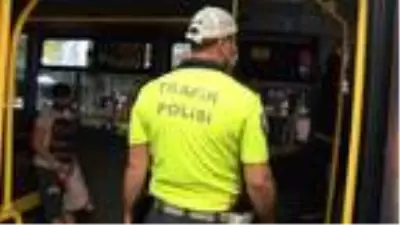 Küçükçekmece'de sabah tıka basa olan minibüs denetimlerde boş kaldı Küçükçekmece'de sabah tıka basa olan minibüs denetimlerde boş kaldı