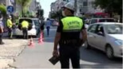 KÜÇÜKÇEKMECE'DE SABAH TIKA BASA OLAN MİNİBÜS DENETİMLERDE BOŞ KALDI KÜÇÜKÇEKMECE'DE SABAH TIKA BASA OLAN MİNİBÜS DENETİMLERDE BOŞ KALDI
