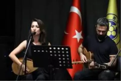 Madımak olaylarında hayatını kaybedenler türkülerle anıldı Madımak olaylarında hayatını kaybedenler türkülerle anıldı