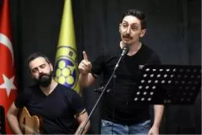 Madımak olaylarında hayatını kaybedenler türkülerle anıldı Madımak olaylarında hayatını kaybedenler türkülerle anıldı