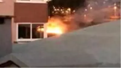 Maltepe'de asker uğurlama konvoyundan atılan havai fişek kışlada yangın çıkardı Maltepe'de asker uğurlama konvoyundan atılan havai fişek kışlada yangın çıkardı