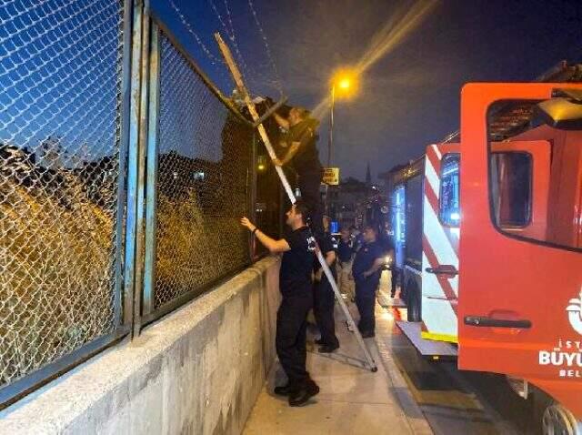 Maltepe'de asker konvoyunda atılan havai fişek kışlada yangın çıkardı Maltepe'de asker konvoyunda atılan havai fişek kışlada yangın çıkardı