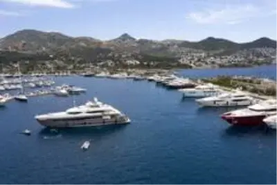 Milyon dolarlık yatlar Bodrum'a demirledi Milyon dolarlık yatlar Bodrum'a demirledi