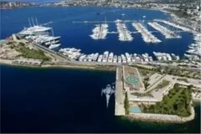 Milyon dolarlık yatlar Bodrum'a demirledi Milyon dolarlık yatlar Bodrum'a demirledi