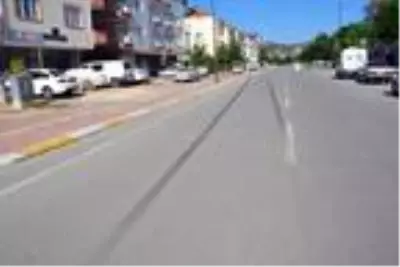 Motosikletlinin öldüğü kazada, minibüsün 90 metrelik fren izi