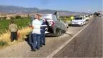 Takla atan ve üzüm bağına devrilen otomobillerde 5 kişi yaralandı