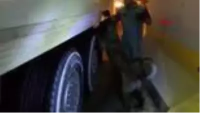 Son dakika! VAN TIR'da yapılan aramada 3 kilo eroin ele geçirildi Son dakika! VAN TIR'da yapılan aramada 3 kilo eroin ele geçirildi