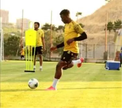 Yeni Malatyaspor'un genç yeteneği Youssouf performansıyla dikkat çekiyor Yeni Malatyaspor'un genç yeteneği Youssouf performansıyla dikkat çekiyor