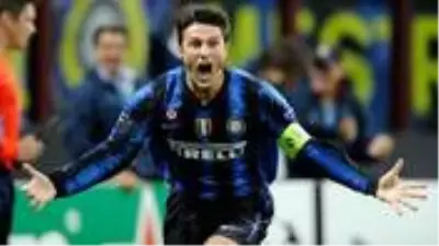 47 yaşındaki Javier Zanetti, fit görüntüsüyle gençlere taş çıkartıyor 47 yaşındaki Javier Zanetti, fit görüntüsüyle gençlere taş çıkartıyor