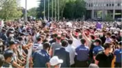 Avukatlar yasak dinlemedi! Meclis’e yürümek isteyen baro başkanları barikata takıldı