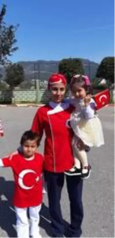 Bademcik ameliyatından sonra bitkisel hayata giren minik kızın yaşam mücadelesi Bademcik ameliyatından sonra bitkisel hayata giren minik kızın yaşam mücadelesi