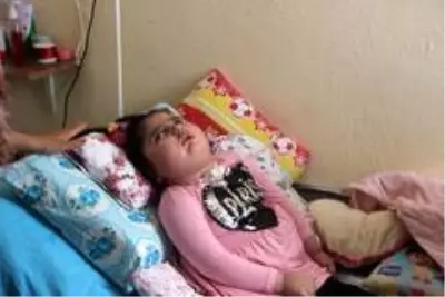 Bademcik ameliyatından sonra bitkisel hayata giren minik kızın yaşam mücadelesi Bademcik ameliyatından sonra bitkisel hayata giren minik kızın yaşam mücadelesi