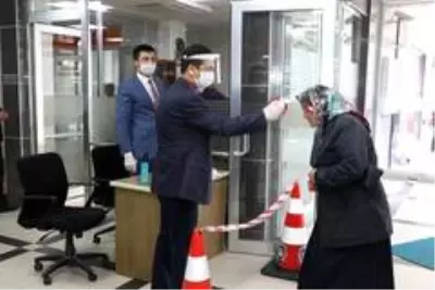 Bafra Belediyesinin pandemi ile mücadelesi devam ediyor Bafra Belediyesinin pandemi ile mücadelesi devam ediyor