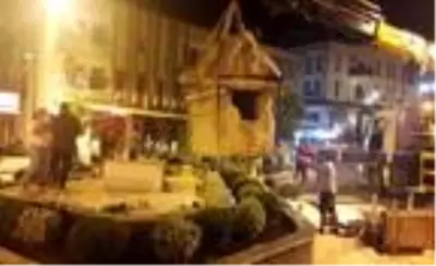 Balıkçı barınağındaki Likya Lahidi, yeni platforma taşındı Balıkçı barınağındaki Likya Lahidi, yeni platforma taşındı