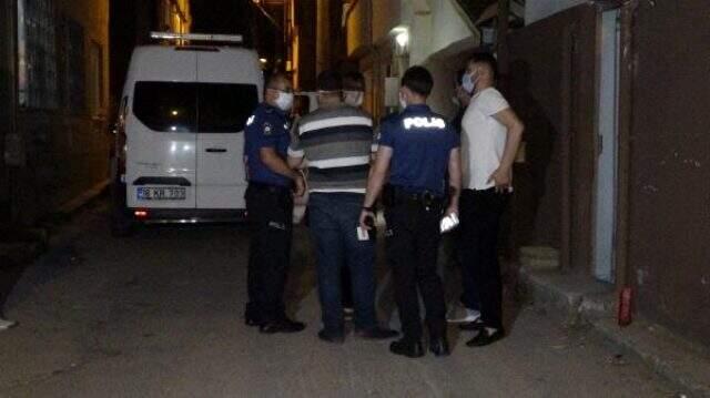 Bursa'da mahalleye yayılan kötü koku, cansız bedeni ortaya çıkardı Bursa'da mahalleye yayılan kötü koku, cansız bedeni ortaya çıkardı