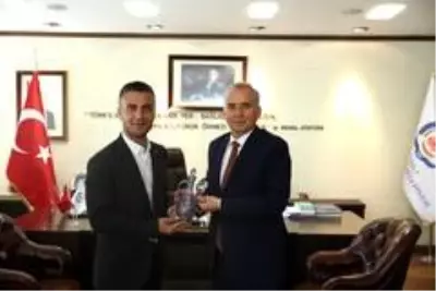 Büyükşehirin yüzme projeleri Yüzme Federasyonu'na örnek oldu