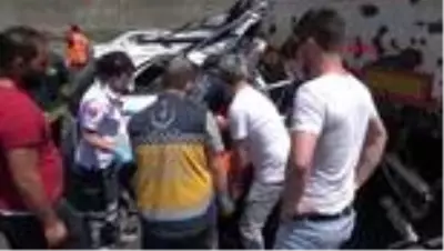 Cip, TIR’ın altına girdi: 2 ölü, 1 yaralı
