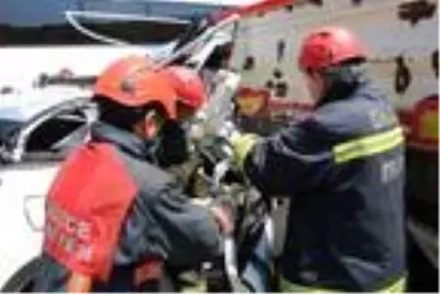 Cip, TIR'ın altına girdi: 2 ölü, 1 yaralı Cip, TIR'ın altına girdi: 2 ölü, 1 yaralı