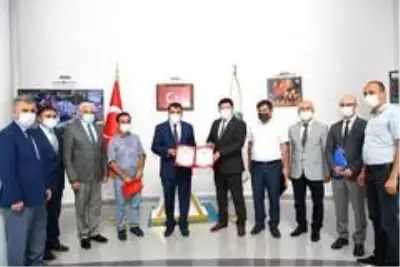 Covid-19'a karşı ilk güvenli hizmet belgesi Malatya'ya verildi Covid-19'a karşı ilk güvenli hizmet belgesi Malatya'ya verildi