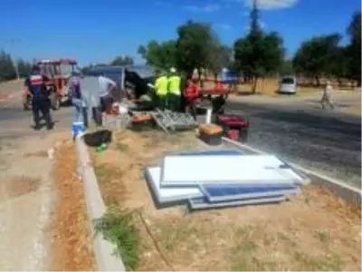 Denizli'de hafif ticari araç ile traktör çarpıştı: 5 yaralı