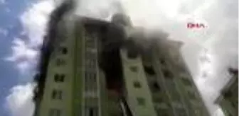 Selimiye: GAZİANTEP Yangında mahsur kalan anne ve 3 çocuğunu komşuları ile itfaiye kurtardı Selimiye: GAZİANTEP Yangında mahsur kalan anne ve 3 çocuğunu komşuları ile itfaiye kurtardı