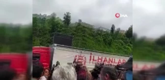 Gürcistanlı kadın işçiler, Sarp Sınır Kapısı'nın açılmamasını protesto etti