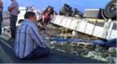 Hafif ticari araca çarpan TIR şoförü öldü, babası gözyaşlarına boğuldu Hafif ticari araca çarpan TIR şoförü öldü, babası gözyaşlarına boğuldu
