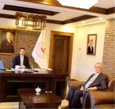 Kaymakam Açıkgöz, 'İki işadamı iki tane briket ev bağışında bulundu' Kaymakam Açıkgöz, 'İki işadamı iki tane briket ev bağışında bulundu'