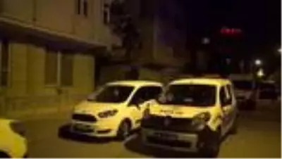 KAYSERİ 6 arkadaşıyla yaşadığı evde tabancayla sırtından vurularak öldürüldü KAYSERİ 6 arkadaşıyla yaşadığı evde tabancayla sırtından vurularak öldürüldü
