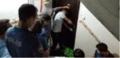Kocasının döverek odaya kilitlediği kadını polis kurtardı Kocasının döverek odaya kilitlediği kadını polis kurtardı