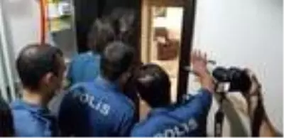 Kocasının döverek odaya kilitlediği kadını polis kurtardı Kocasının döverek odaya kilitlediği kadını polis kurtardı