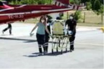 Motorlu testereyle omzunu kesti, ambulans helikopterle hastaneye götürüldü Motorlu testereyle omzunu kesti, ambulans helikopterle hastaneye götürüldü