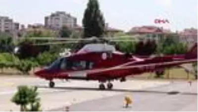 Motorlu testereyle omzunu kesti, ambulans helikopterle hastaneye götürüldü Motorlu testereyle omzunu kesti, ambulans helikopterle hastaneye götürüldü