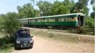 - Pakistan'da tren, yolcu otobüsüne çarptı: 19 ölü - Pakistan'da tren, yolcu otobüsüne çarptı: 19 ölü