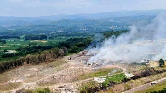 Sakarya'da patlamanın meydana geldiği havai fişek fabrikası harabeye döndü Sakarya'da patlamanın meydana geldiği havai fişek fabrikası harabeye döndü