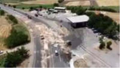 Tırdan düşen trafo karayolunu savaş alanına çevirdi: 2 yaralı