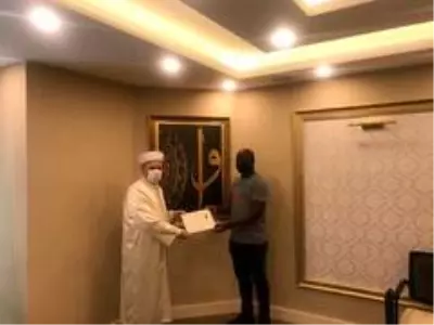 Türkiye'ye okumak için gelen Afrikalı adam Müslüman oldu