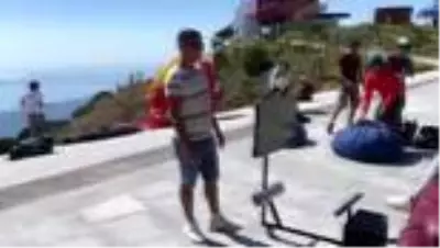 Yamaç paraşütüne bağlanan koltukta gökyüzünde televizyon izledi - MUĞLA