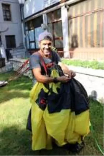 Yarasa adam Cengiz Koçak'tan nefes kesen atlayış Yarasa adam Cengiz Koçak'tan nefes kesen atlayış
