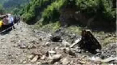2 işçinin öldüğü heyelanda iş makineleri 300 metre yuvarlanmış 2 işçinin öldüğü heyelanda iş makineleri 300 metre yuvarlanmış
