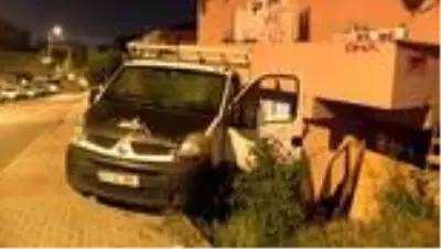 ATAŞEHİR’DE İLGİNÇ OLAY, KAMYONET YATAK ODASINA GİRDİ