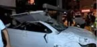 Avrasya Tüneli: Avrasya Tüneli girişinde takla atan otomobil duvara çarptı: 1 ölü, 2 yaralı Avrasya Tüneli: Avrasya Tüneli girişinde takla atan otomobil duvara çarptı: 1 ölü, 2 yaralı