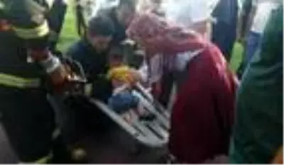 Çocuk parkında ayağı sıkışan çocuğu itfaiye kurtardı