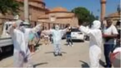 Damat tulum giyerek oynadı, el arabasıyla gezdirildi Damat tulum giyerek oynadı, el arabasıyla gezdirildi