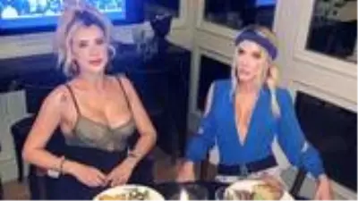 Esra ve Ceyda Ersoy kardeşlerin köpekleri için yaptırdığı mezarlık sosyal medyada gündem oldu Esra ve Ceyda Ersoy kardeşlerin köpekleri için yaptırdığı mezarlık sosyal medyada gündem oldu
